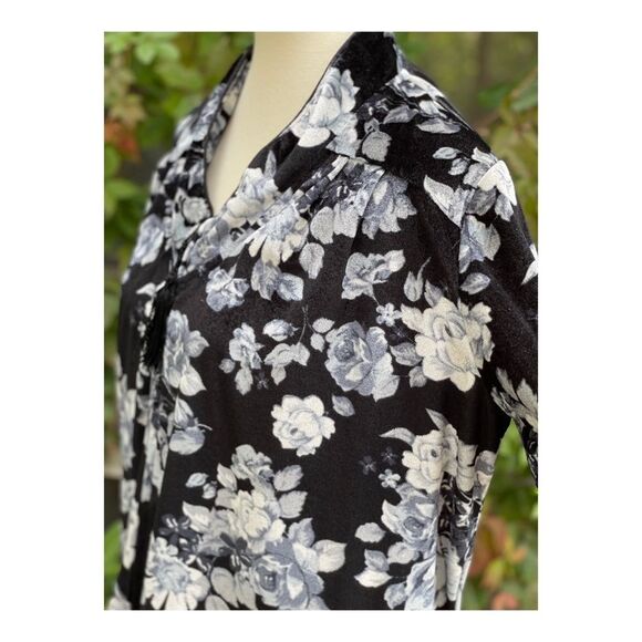 1980s Vanity Fair Black Floral Velour Housecoat 3/4 Zip Short Sleeve Tassel Robe - Picture 3 of 8